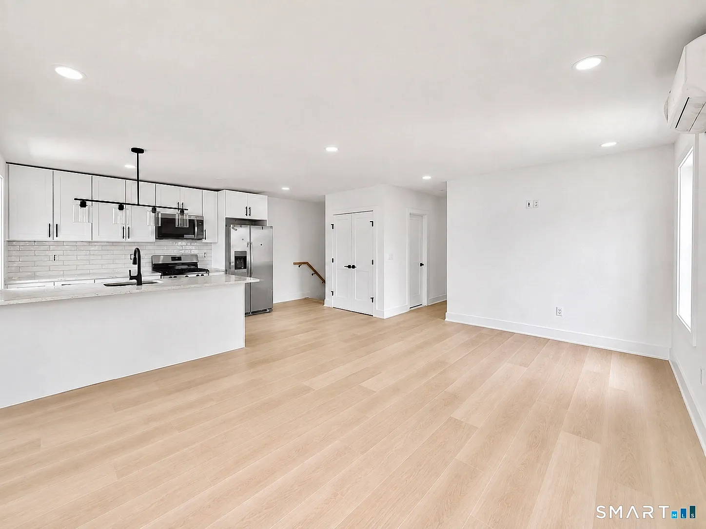 3 bed, 2.0 bath, 1498 sqft, $4,550 — Photo 2