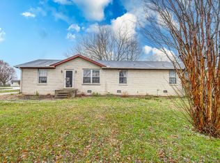 809 N Palmers Chapel Rd, White House, TN 37188