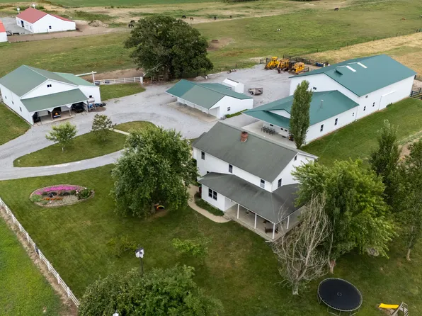 17057 E Saddle Club Rd, Belle Rive, IL 62810