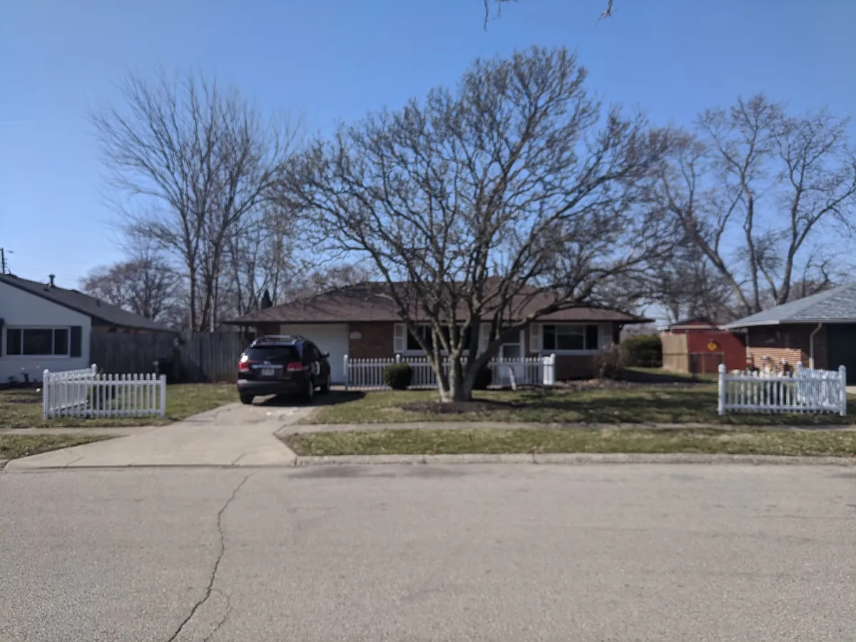 Photo 1 of 7 - 3855 Endover Rd - Dayton, OH Primary Photo - 3855 Endover Rd