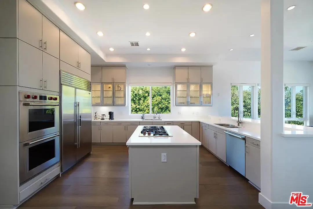 4 bed, 5.0 bath, 3848 sqft, $15,000 — Photo 4