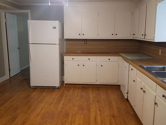kitchen with all appliances