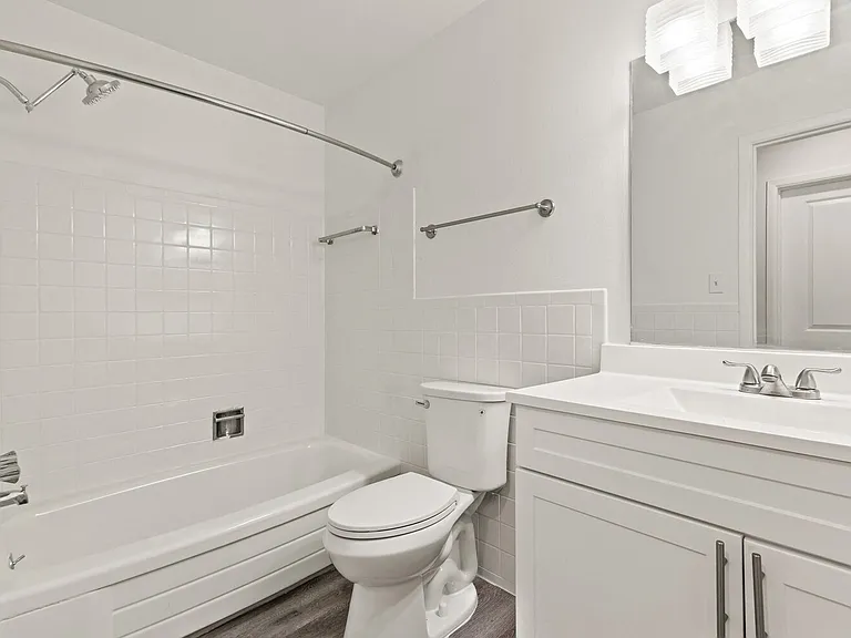 Carriage Hill Apartments - Dearborn Heights, MI — Photo 25