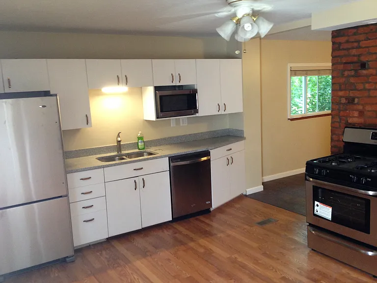 651 Chess St — Photo 2