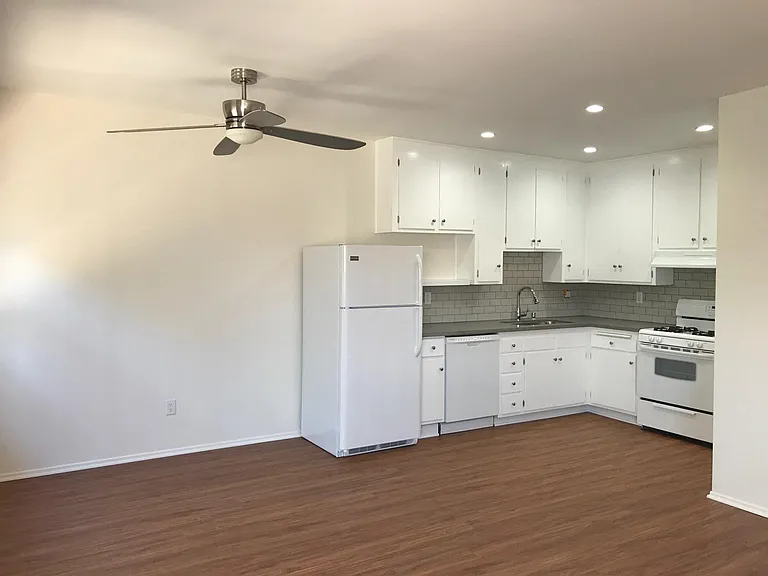 204 Lomita St #14 — Photo 2
