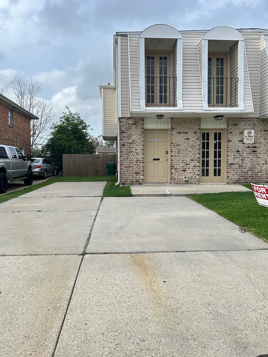 Building Photo - 3731 Bunkerhill Dr