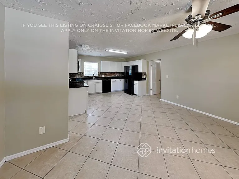 923 38th St W — Photo 5