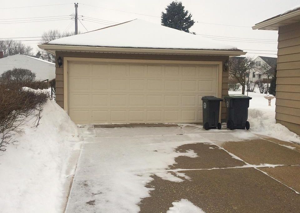 2nd image of 1832 22nd St S