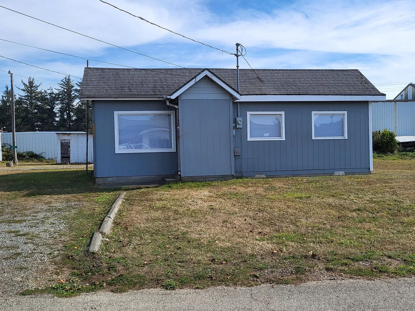 Charming Fully Furnished 1-Bedroom Home All Utilities Included! — Photo 1