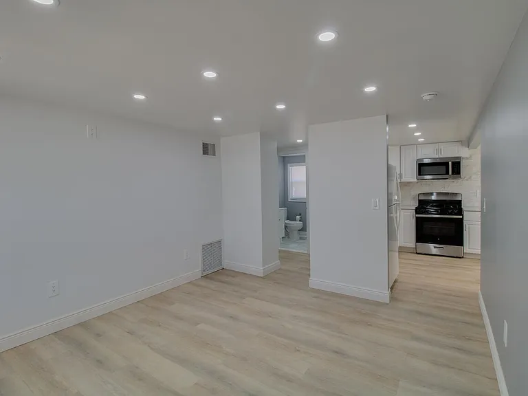 236 N Oleander Ave #1 — Photo 4