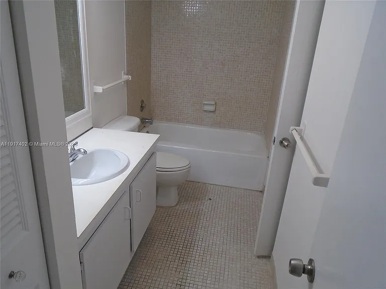 4174 Inverrary Dr #1004 — Photo 6