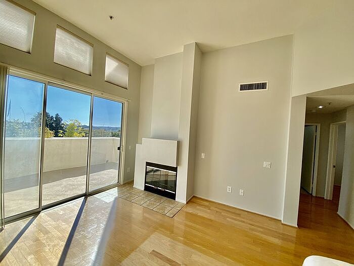 1st image of 1301 Cabrillo Ave Unit 413