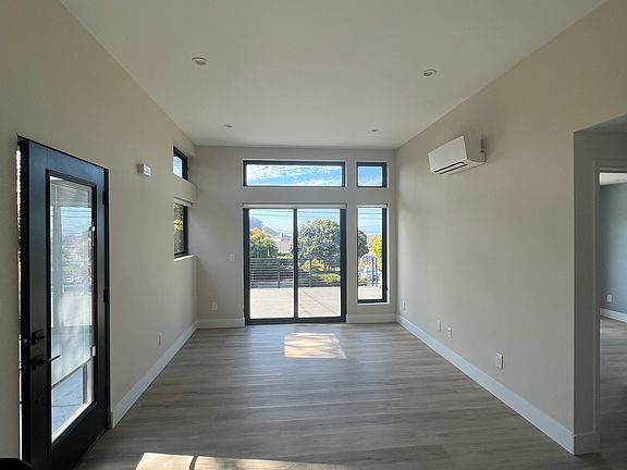 5th image of 329A Colusa Ave #A