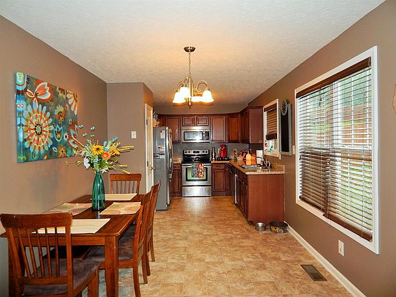4th image of 504 Cedar Valley Dr