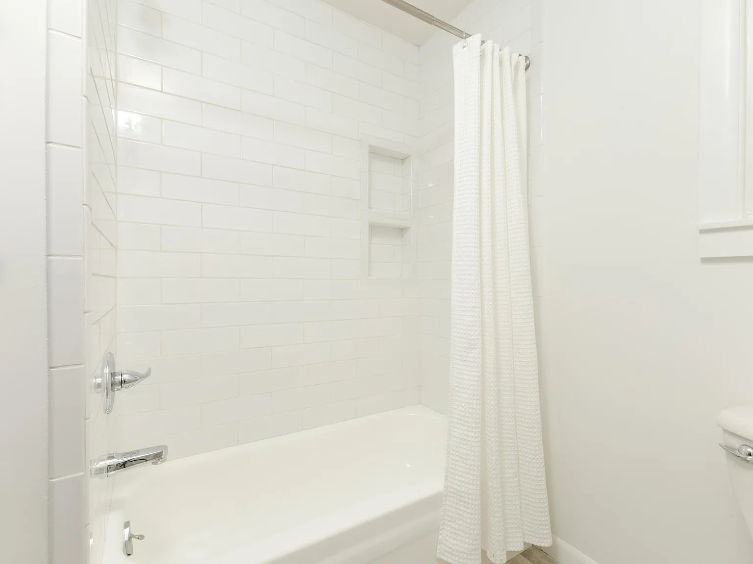 3 bed, 1800 sqft, $2,000 — Photo 4