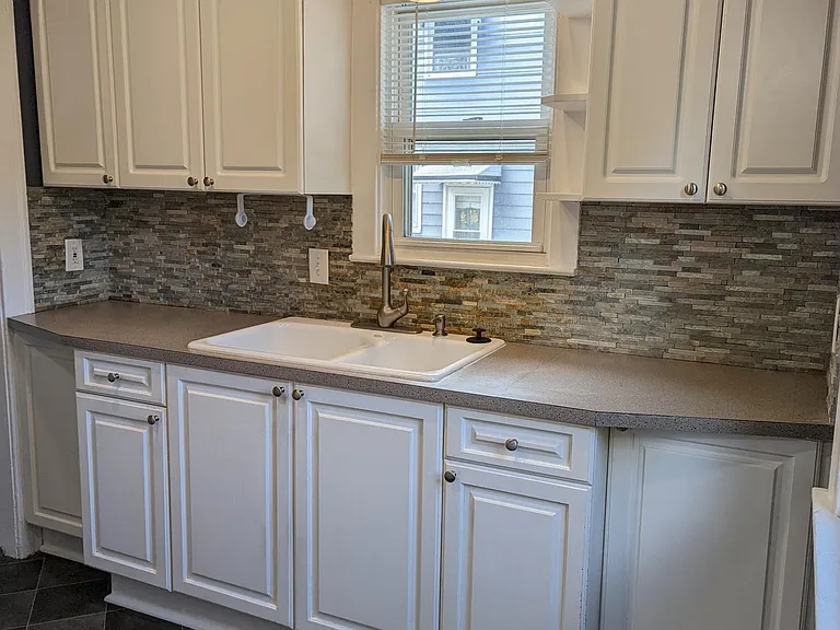 612 Louis Ave — Photo 2