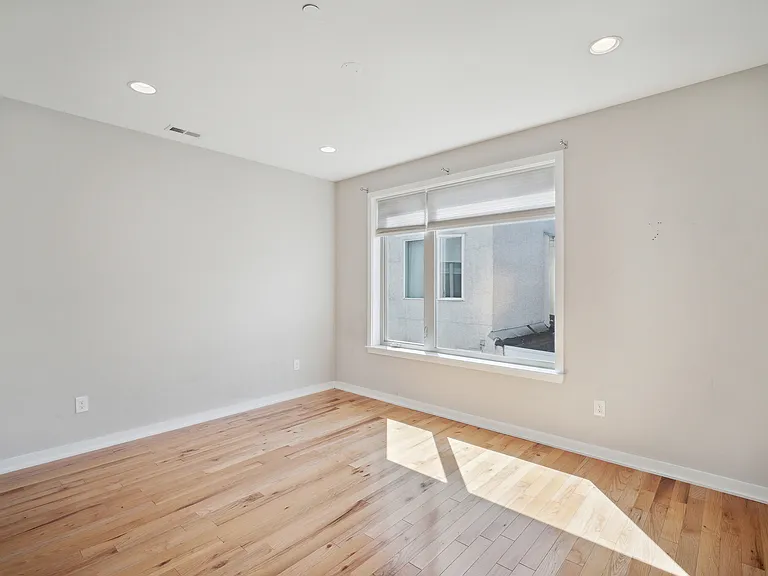 1246 E Fletcher St — Photo 13