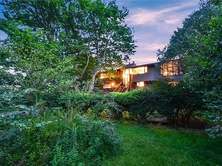 81 Mallard Rd S — Photo 3