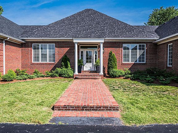 3rd image of 940 Kensington Way