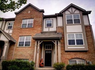 100 Rosehall Dr, Lake Zurich, IL 60047