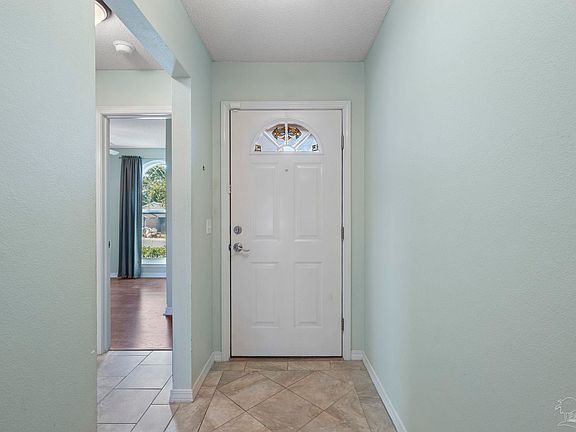 3rd image of 412 Oak Leaf Ct