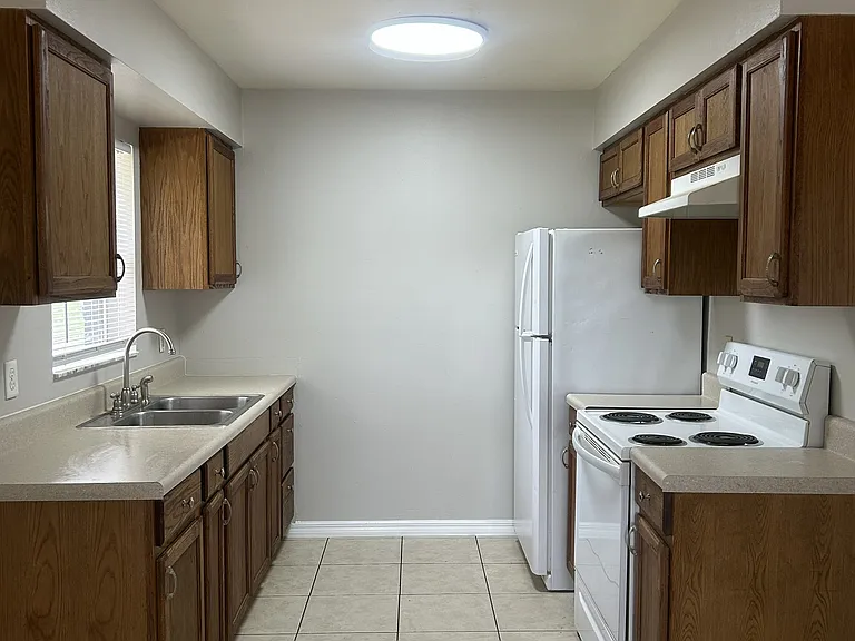 611 Palmetto Dr — Photo 5