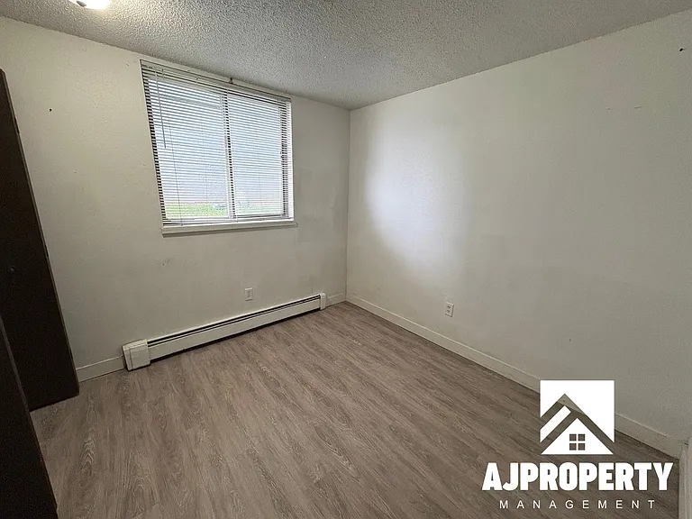 114 W 43rd St — Photo 10