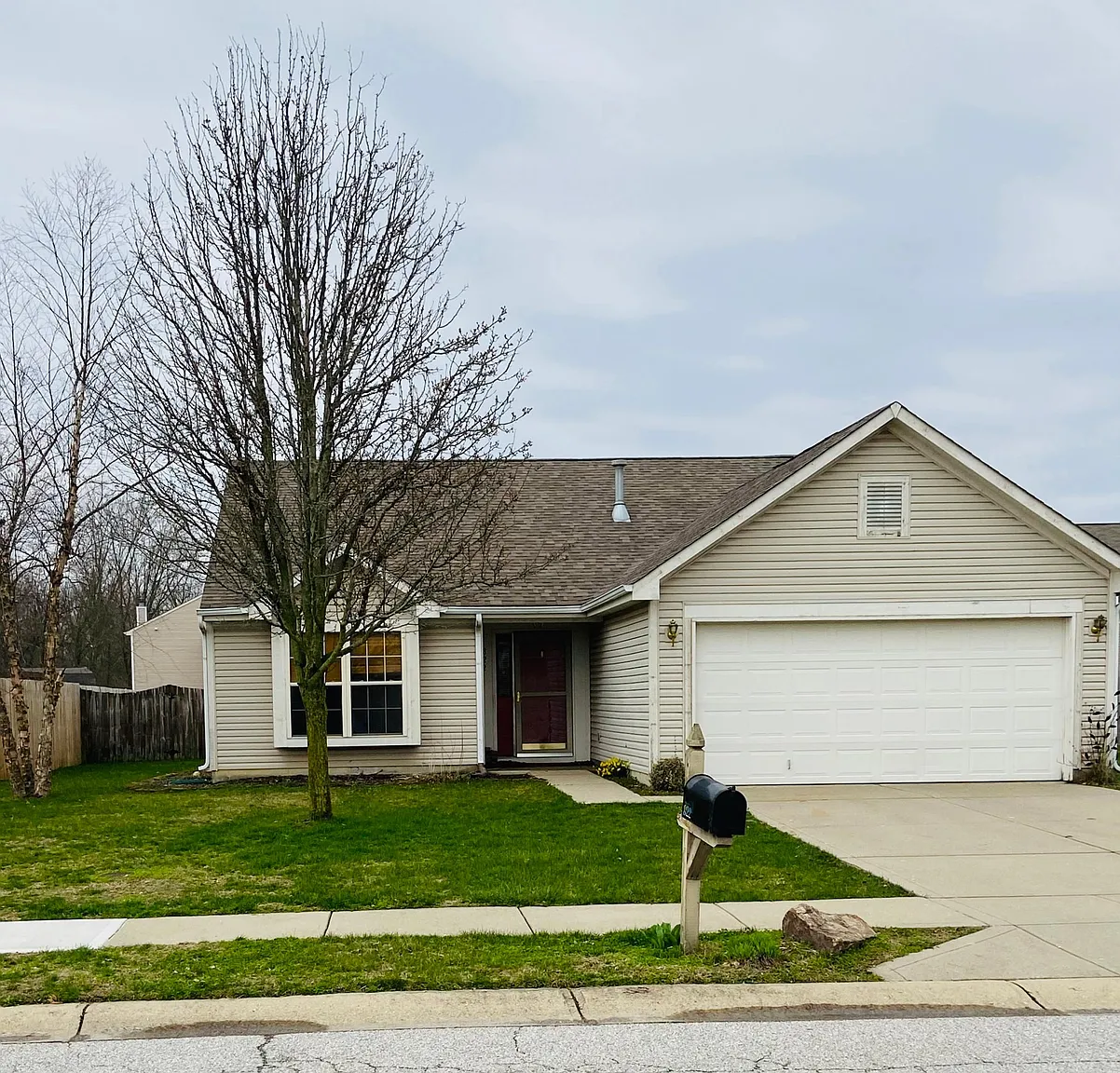 822 Seabreeze Dr photo 1