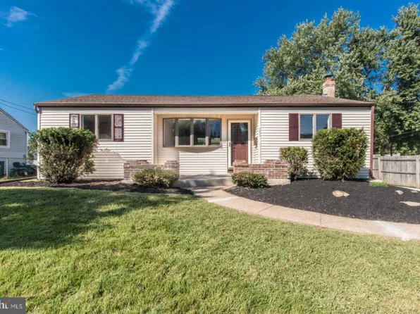 1027 New Chestnut St, Bristol, PA 19007