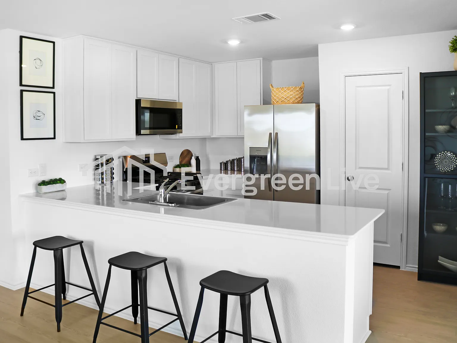 4 bed, 2.0 bath, 1667 sqft, $1,750 — Photo 3