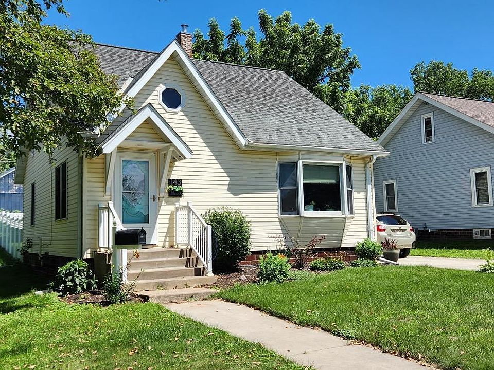 1st image of 143 Maple St E