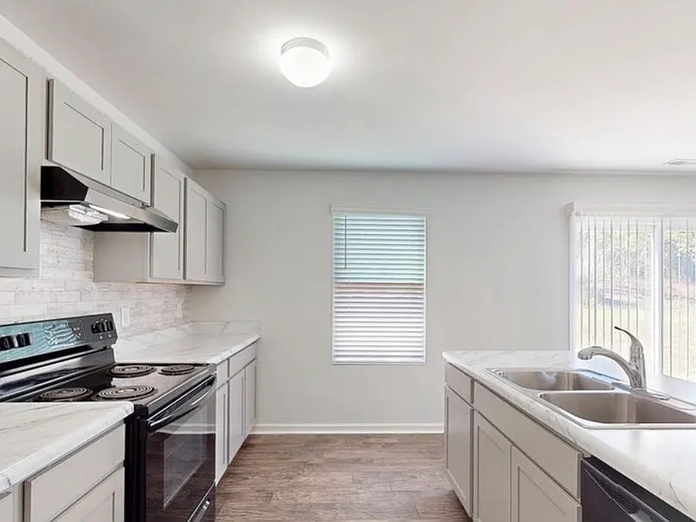 143 Maple Tree Ln — Photo 8