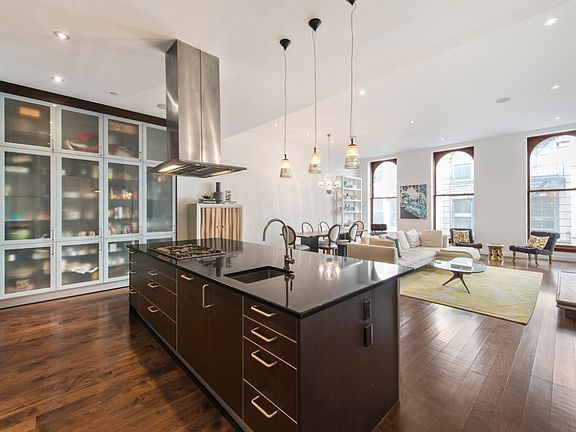 2nd image of 22 Mercer St APT 2C