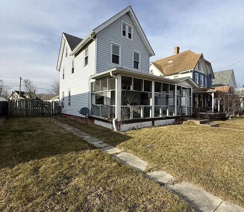 1st image of 217 Commerce St