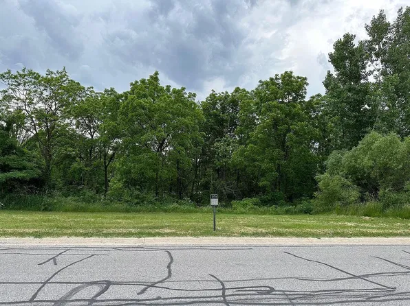 46 Levanno Dr, Crown Point, IN 46307