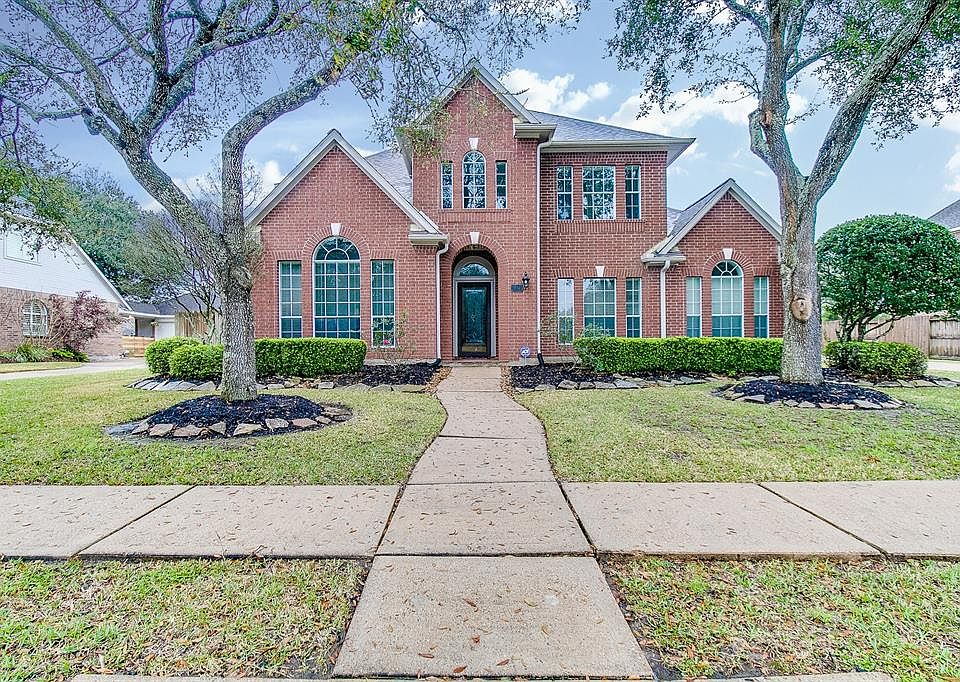 1st image of 901 Eagle Lakes Dr