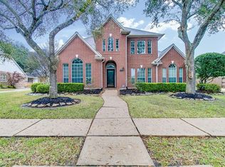 901 Eagle Lakes Dr, Friendswood, TX 77546