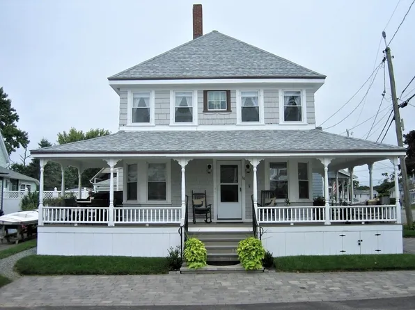 16 Hammond St, Buzzards Bay, MA 02532