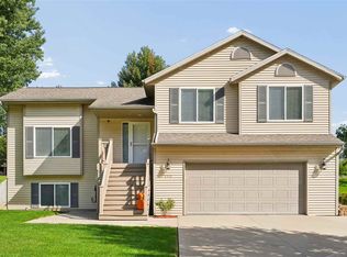 2331 N Ridge Dr, Coralville, IA 52241