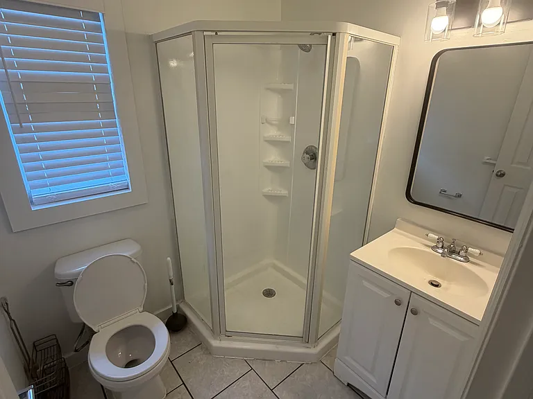 2317 W Chestnut St — Photo 13