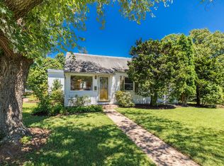 1919 Pimmit Dr, Falls Church, VA 22043