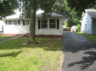 146 Rouse Ave, Mundelein, IL 60060