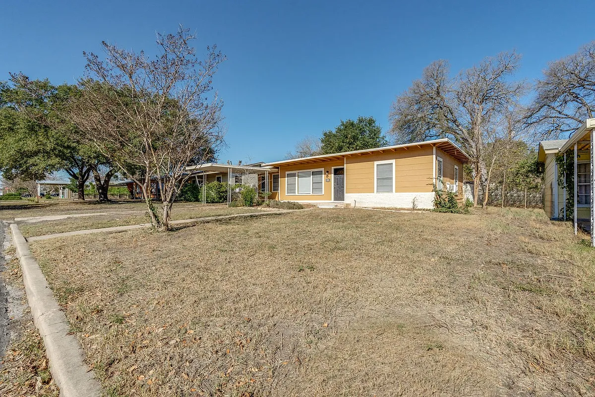Building Photo - 423 Olney Dr