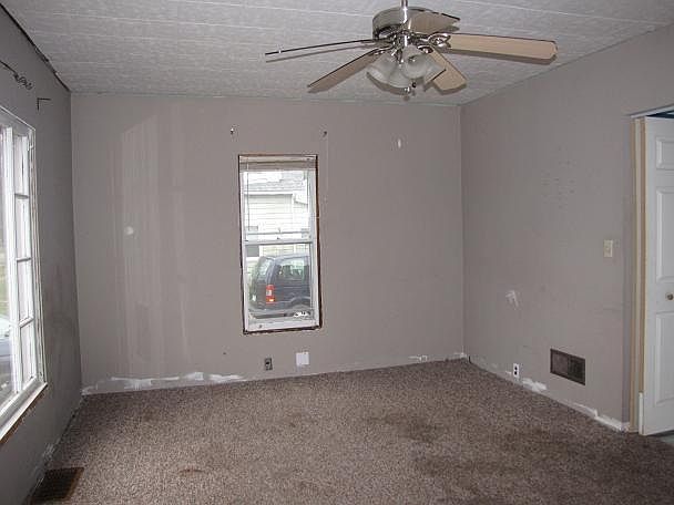 2nd image of 401 Wenzel St