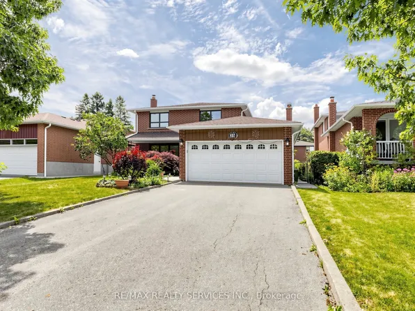 25 Malcolm Cres, Brampton, ON L6S 3C7