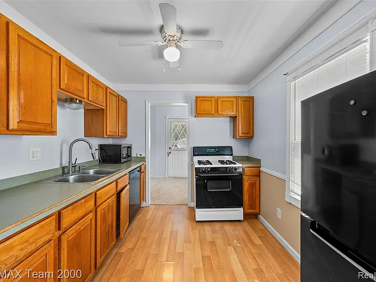 34080 Harroun St — Photo 17