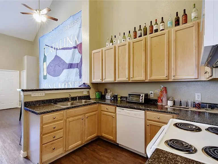 2606 Salado St #401 — Photo 7