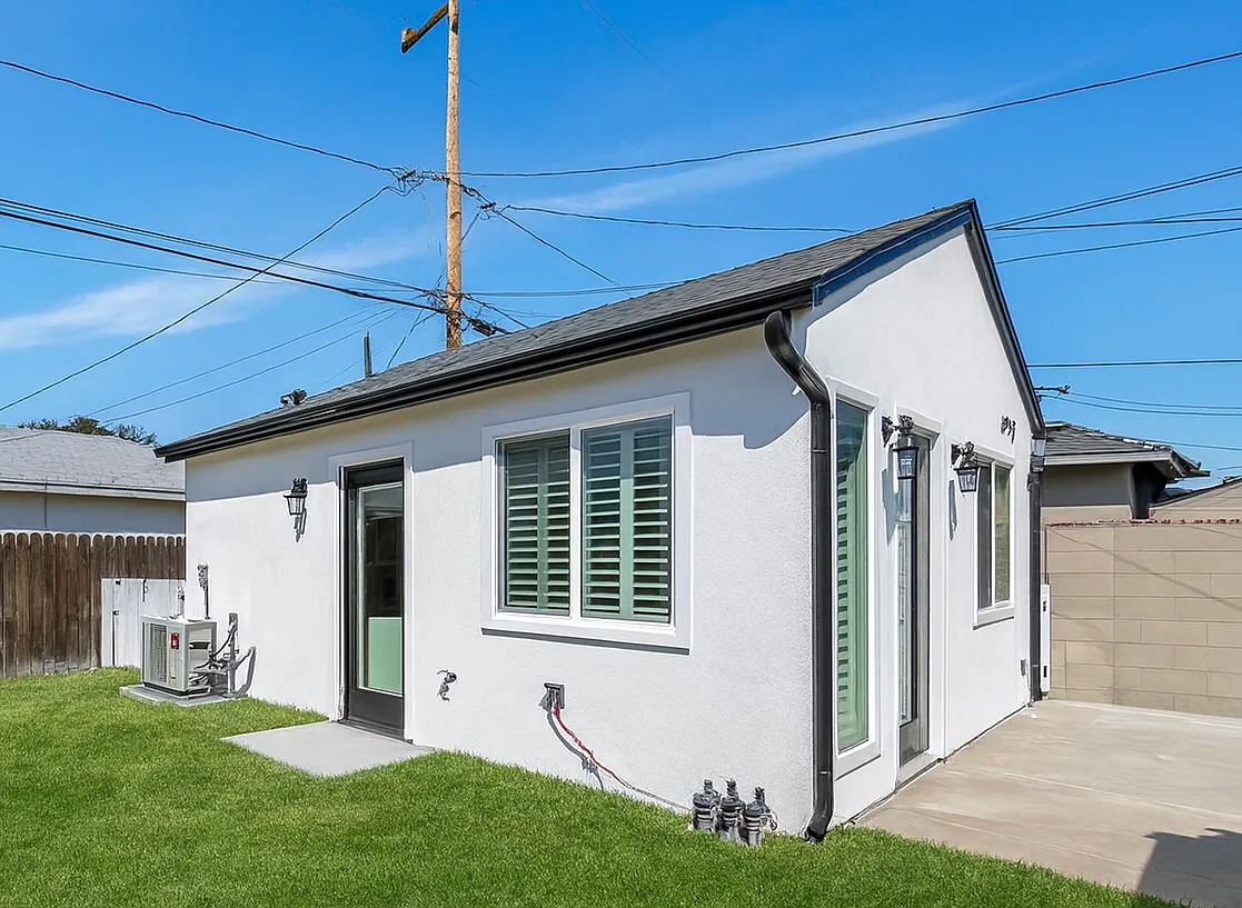 1 bed, 360 sqft, $2,500 — Photo 4