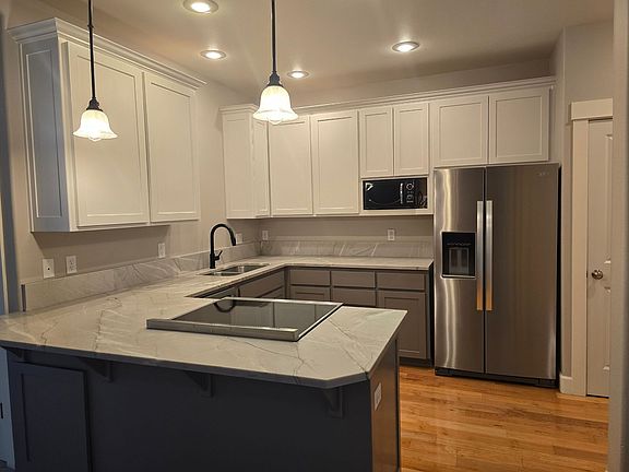 5th image of 687 W Jefferson Ave
