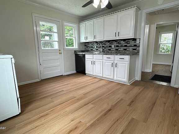 4th image of 3836 Cliff Ave